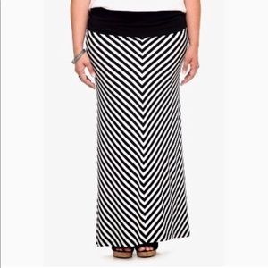 Torrid chevron fold over maxi skirt size 3